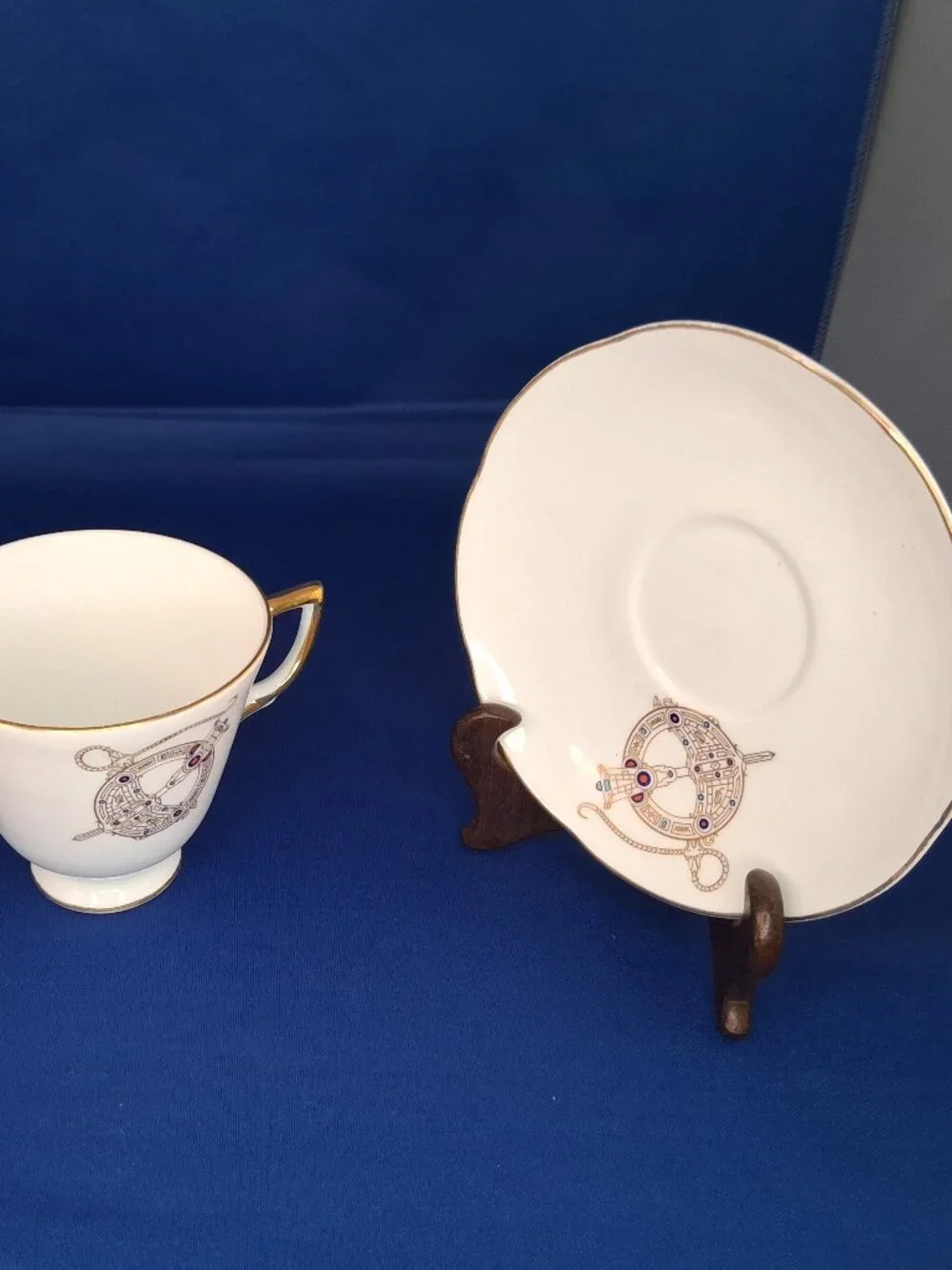 Royal Tara Fine Bone China 6 Pc Set/4 Teacups 2 Saucers Celtic Tara Brooch Eire